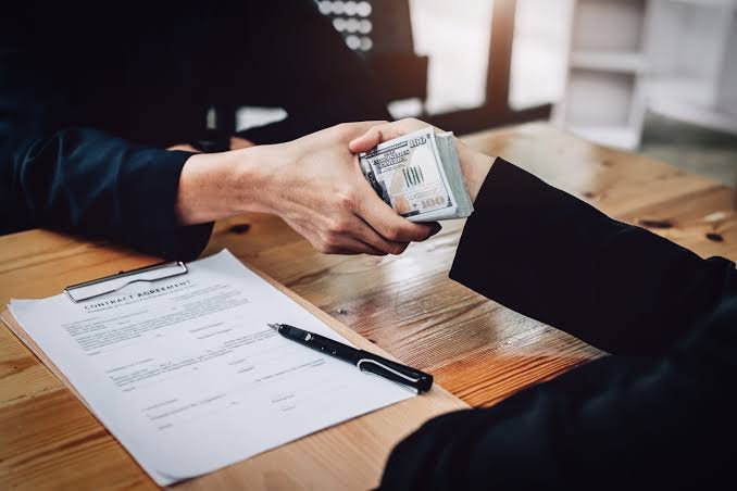 Is It Illegal to Discuss Wages in the United States