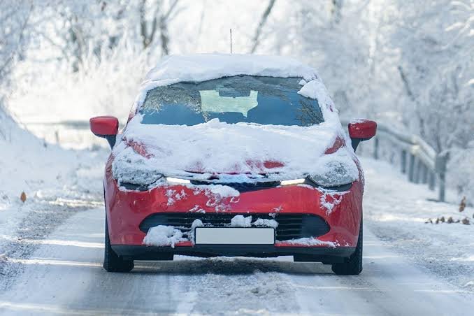 Is It Illegal to Drive With Snow on Your Car in the United States